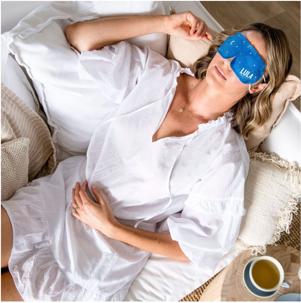 There are 10 eye masks in the box - two of each scent Rose, Jasmine, Lavender, Vanilla and two Unscented.
* The eye mask is lightweight and very comfortable
* All ingredients are naturally occurring (iron powder, vermiculite, activated carbon, salt and water)
* The eye masks are made with non-woven fabric.
