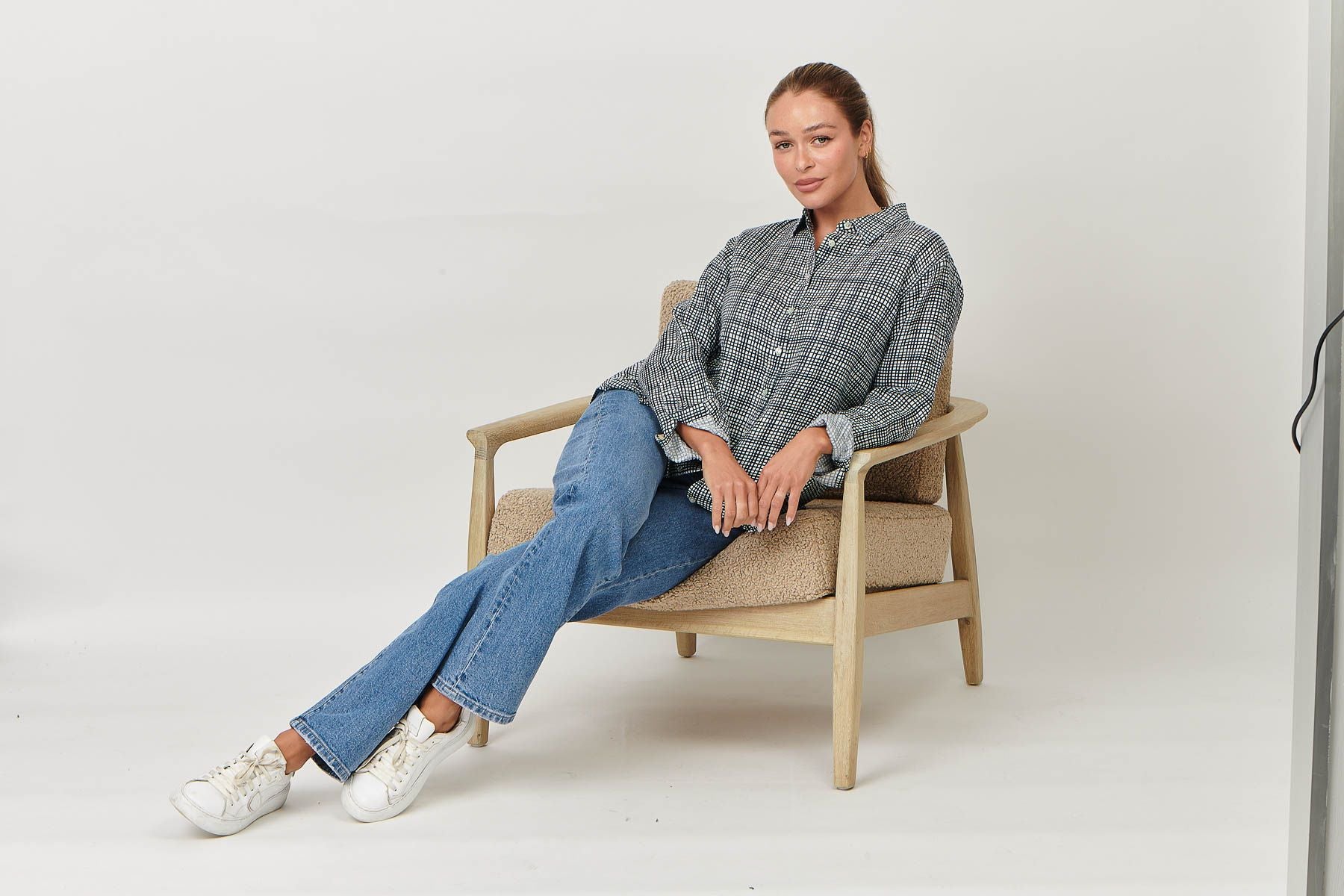 100% linen Enveloppe shirt LIFESTYLE IMAGE MINI MARINE BLACK AND WHITE CHECK style 031 over size boyfriend style loose fitting summer calma spa skin clinic armadale melbourne fashion lifestyle