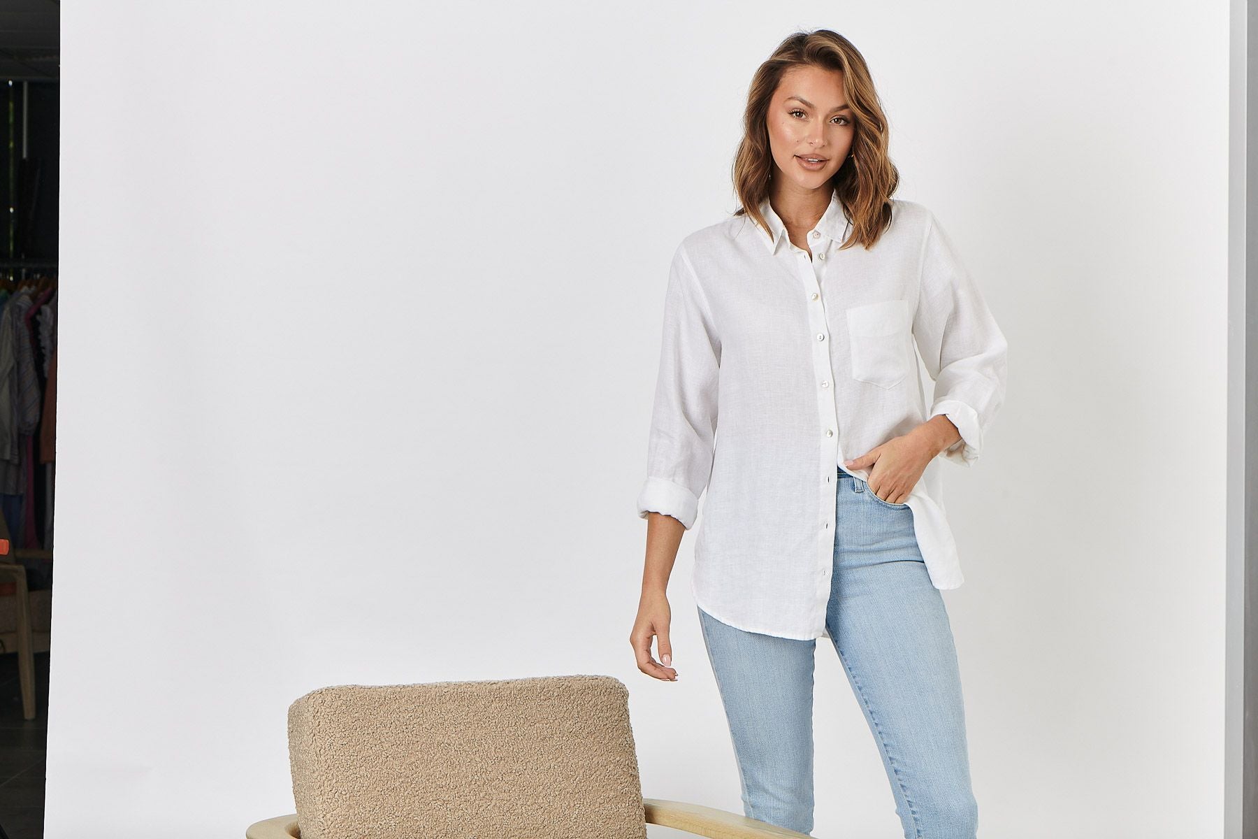 100% linen Enveloppe shirt tucked FRONT VIEW white long sleeve style B001 over size boyfriend style loose fitting summer calma spa skin clinic armadale melbourne fashion lifestyle