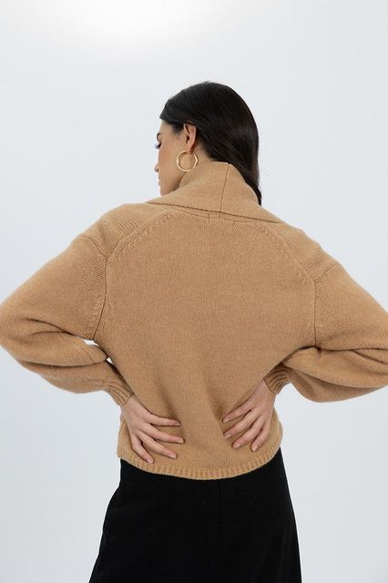 humidity lifestyle winter cardi brown tan back view casual wear melbourne fashion calma spa skin clinic armadale melbourne