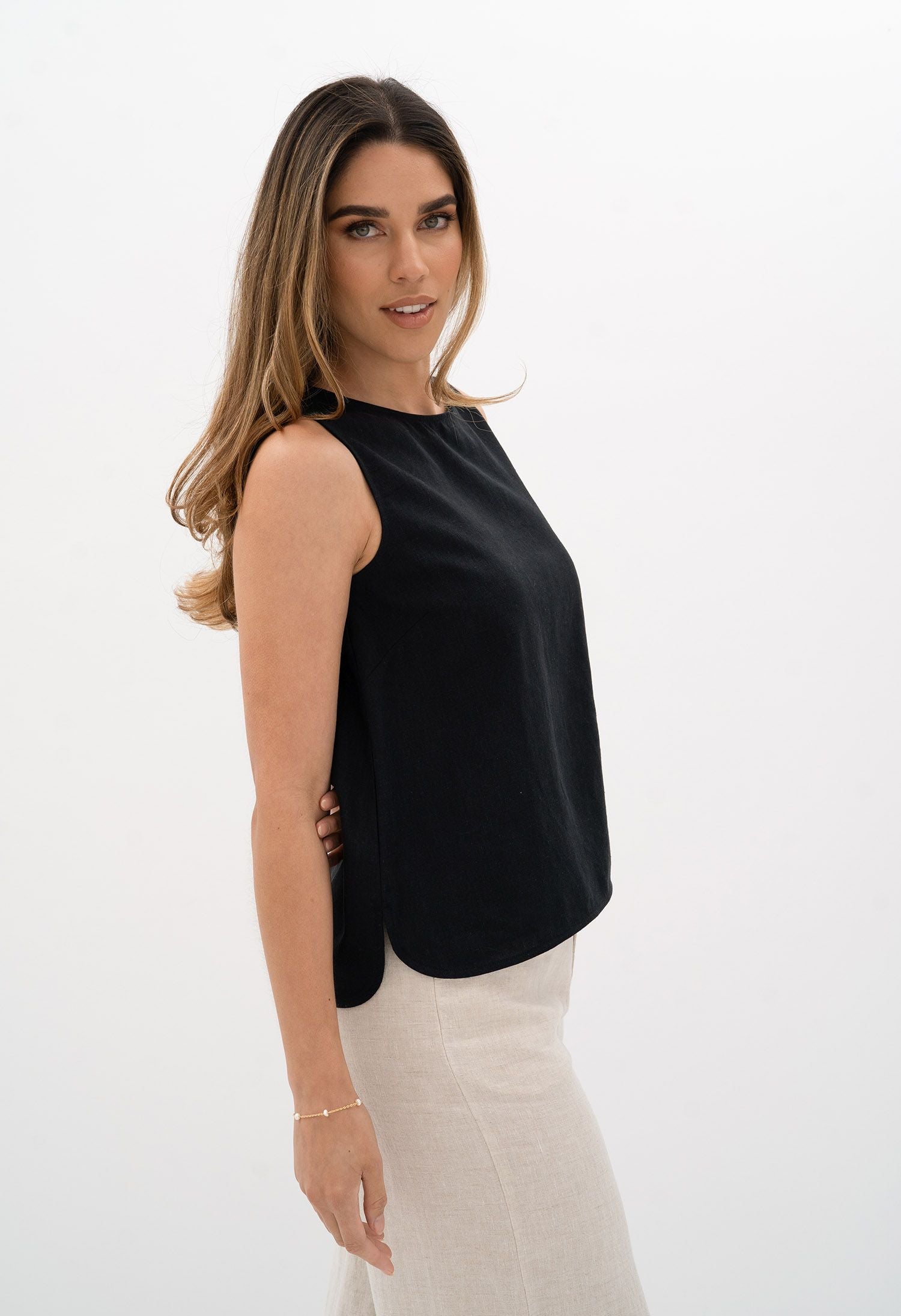 Humidity lifestyle casual clothing spring summer range melbourne fashion high street Armadale calma spa HS23411 shore top singlet black side view